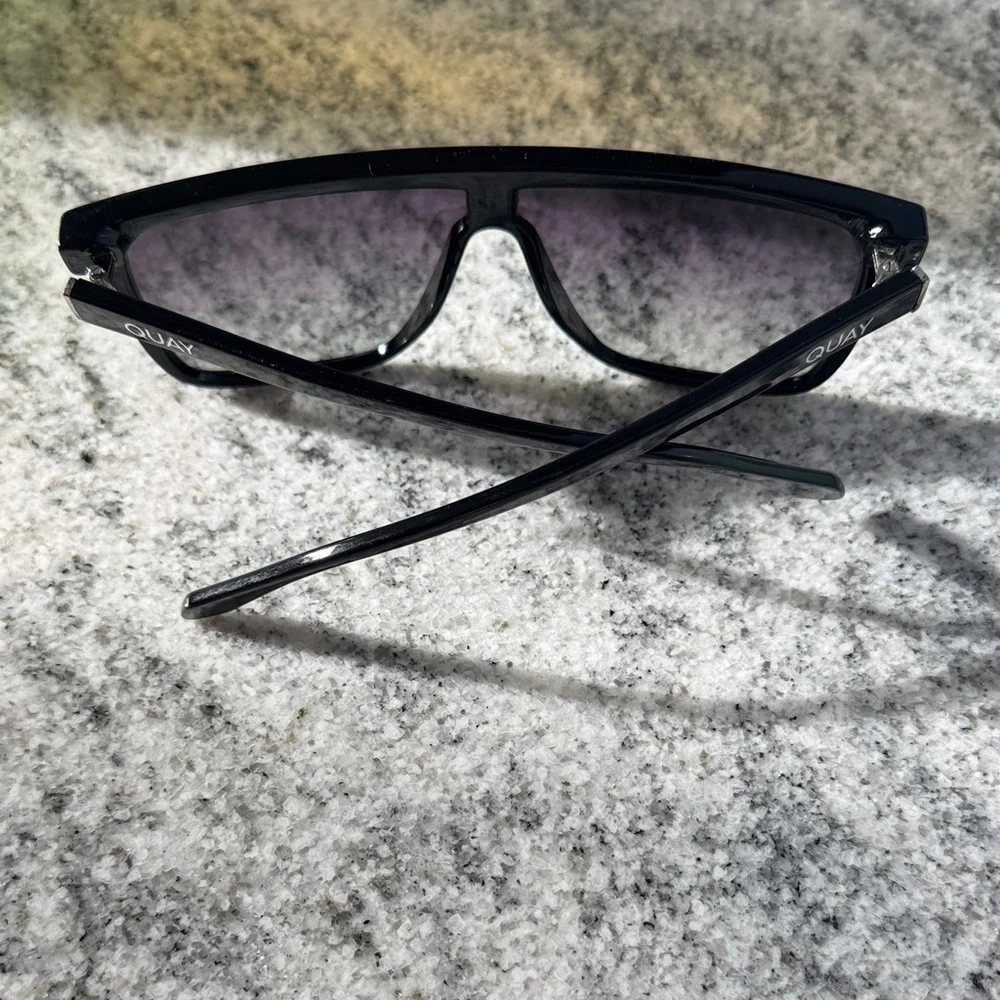 Quay Australia Oversized Black Sunglasses - Picture 3 of 3